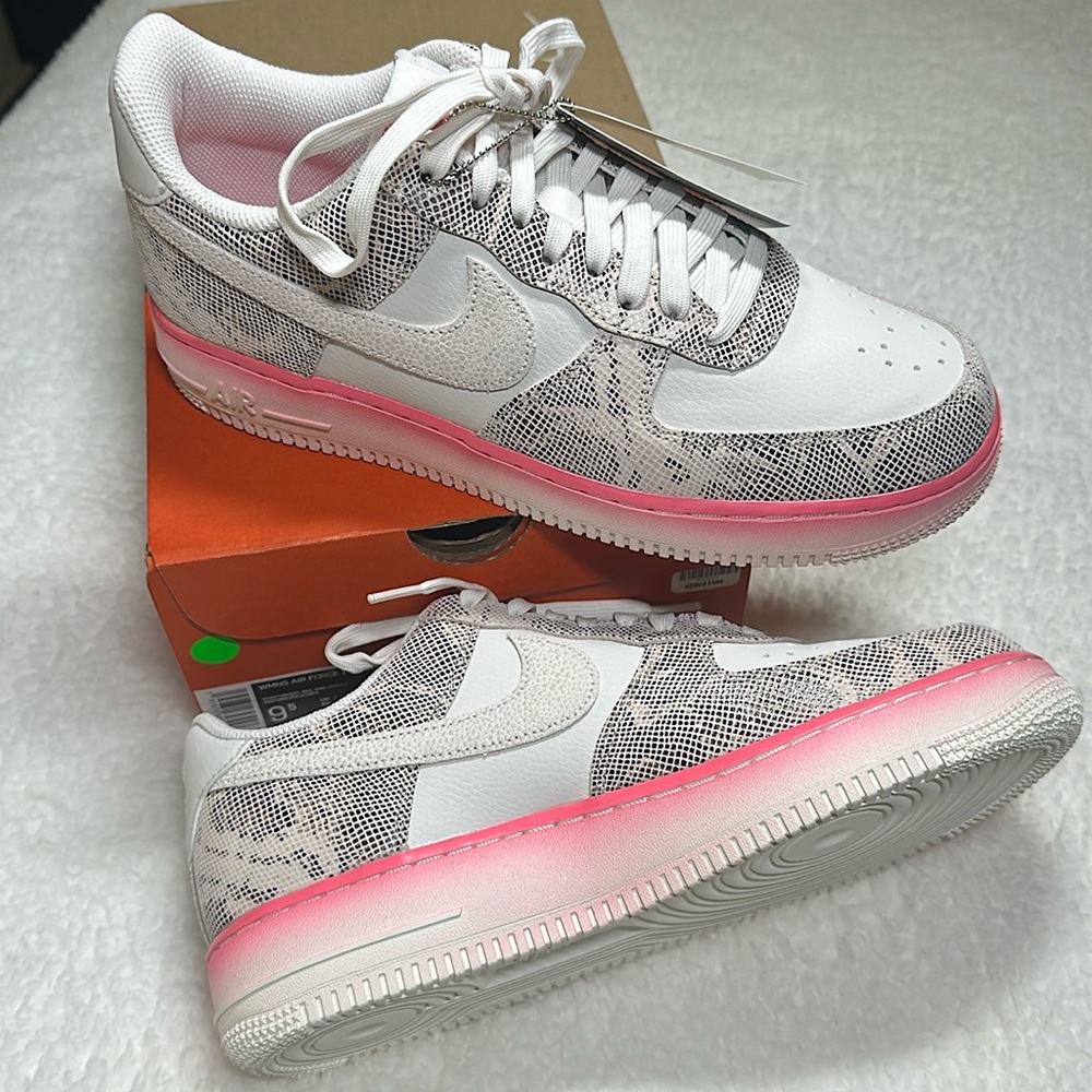 NIKE Air Force 1 ‘07 LV8